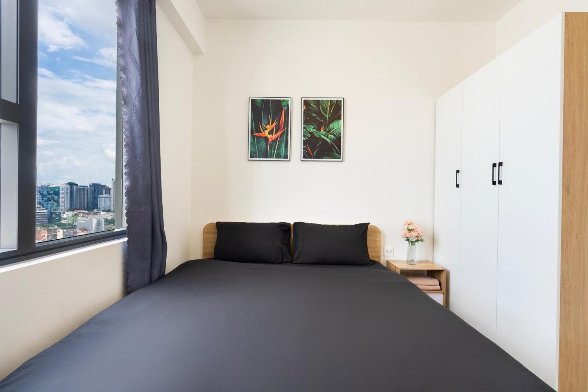 Center 2 Bedrooms *