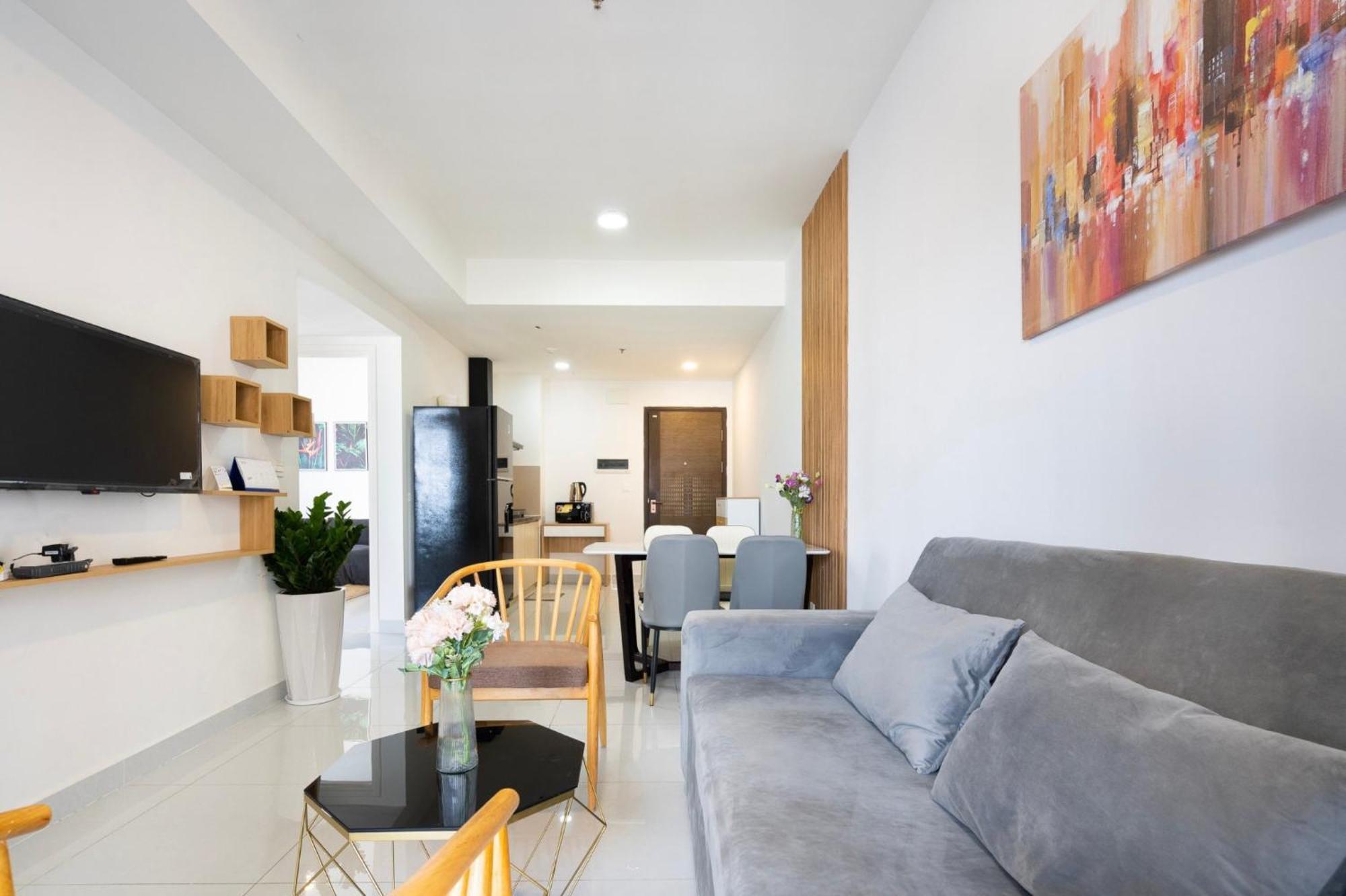 Center 2 Bedrooms *